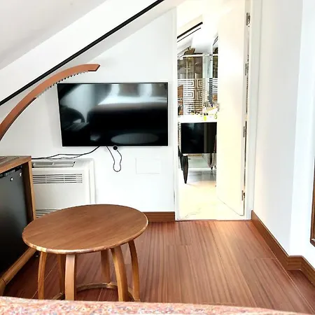 Anahita Boutique 4*