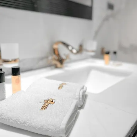 Готель Anahita Boutique