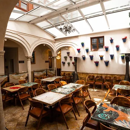 Anahita Boutique Готель 4*