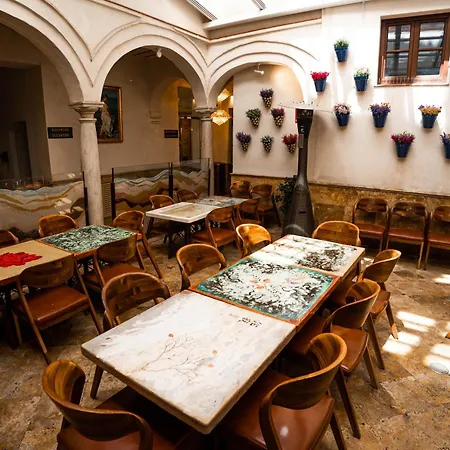 Anahita Boutique 4*