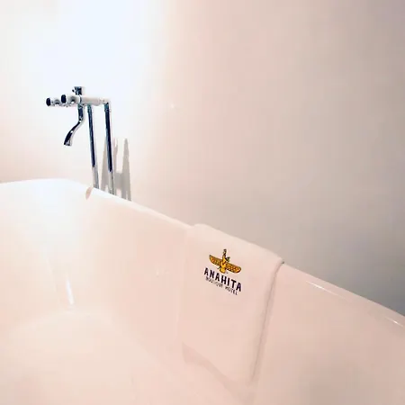 Anahita Boutique 4*